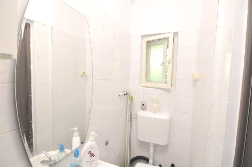 Garsonieră decomandată în Baba Novac