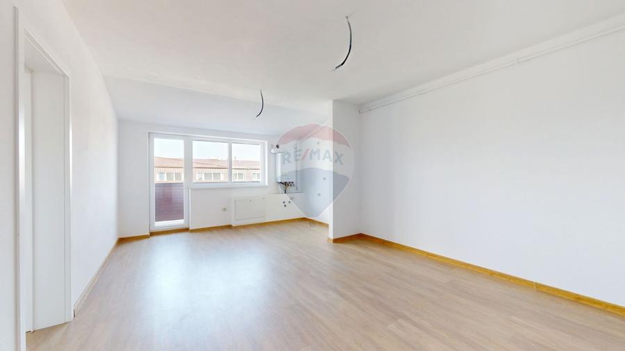 Apartament cu 2 camere semidecomandat în Sânpetru