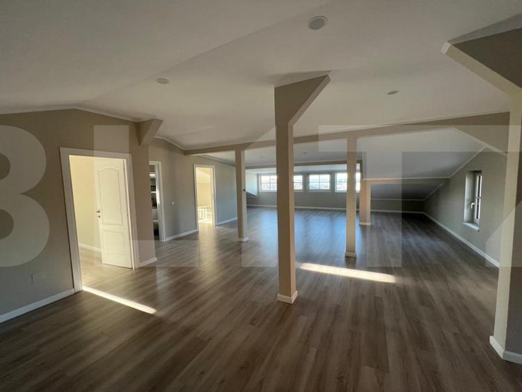 Casă individuală cu 8 camere cu Teren 868 Mp în Sălicea