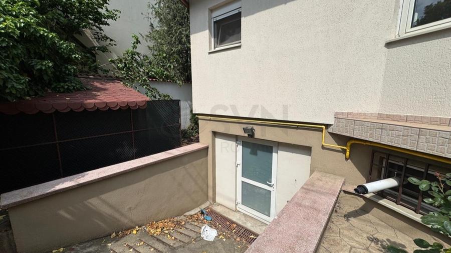 Casă individuală cu 6 camere cu Teren 402 Mp în Lacul Tei