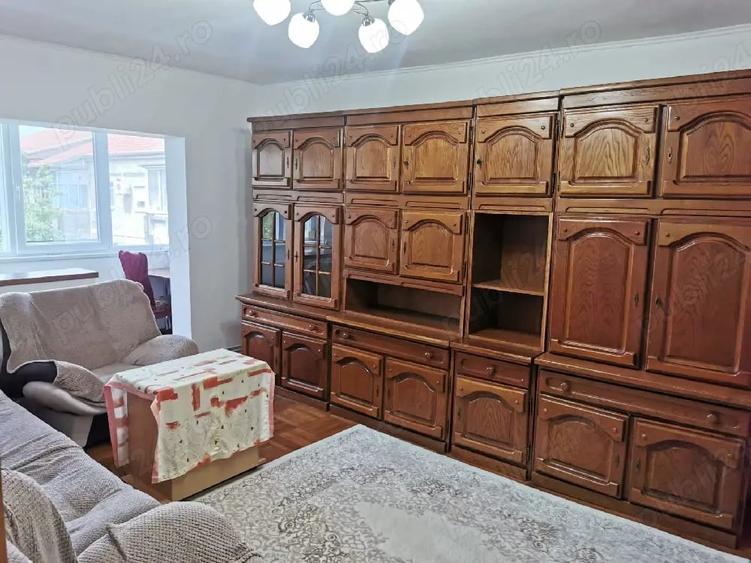 Apartament cu 3 camere decomandat în Aradului
