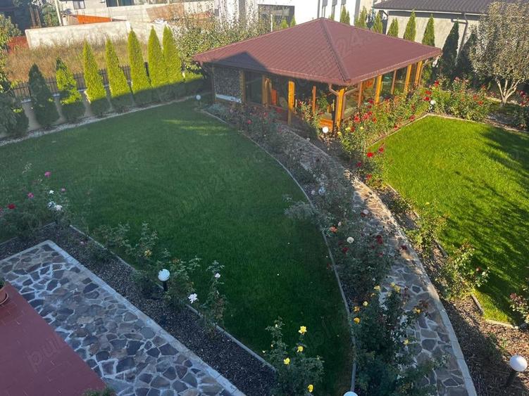 Casă cu 6 camere cu Teren 1250 Mp în Central