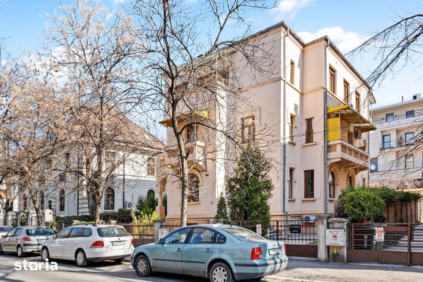 Casă cu 8 camere cu Teren 140 Mp în Dorobanți