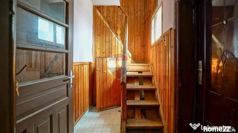Casă cu 6 camere cu Teren 1915 Mp în Bran