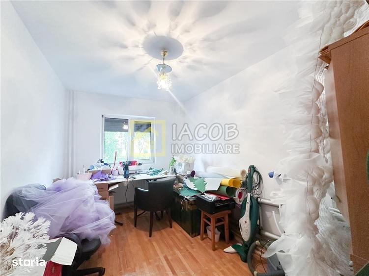 Apartament cu 3 camere decomandat în Milcov