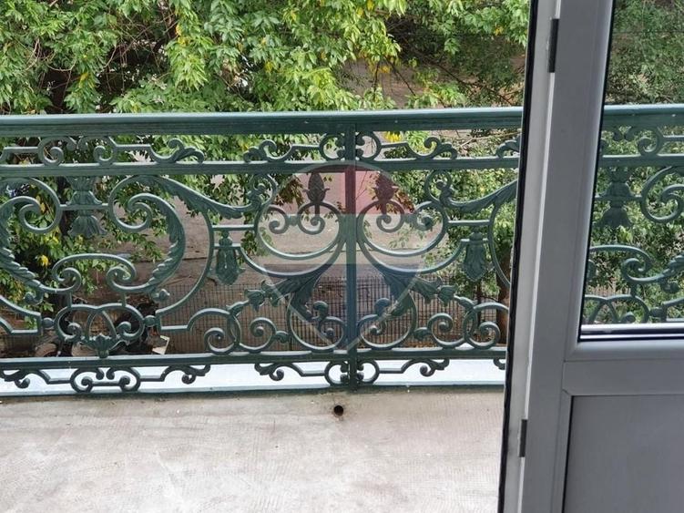 Apartament cu 4 camere semidecomandat în P-ța Unirii