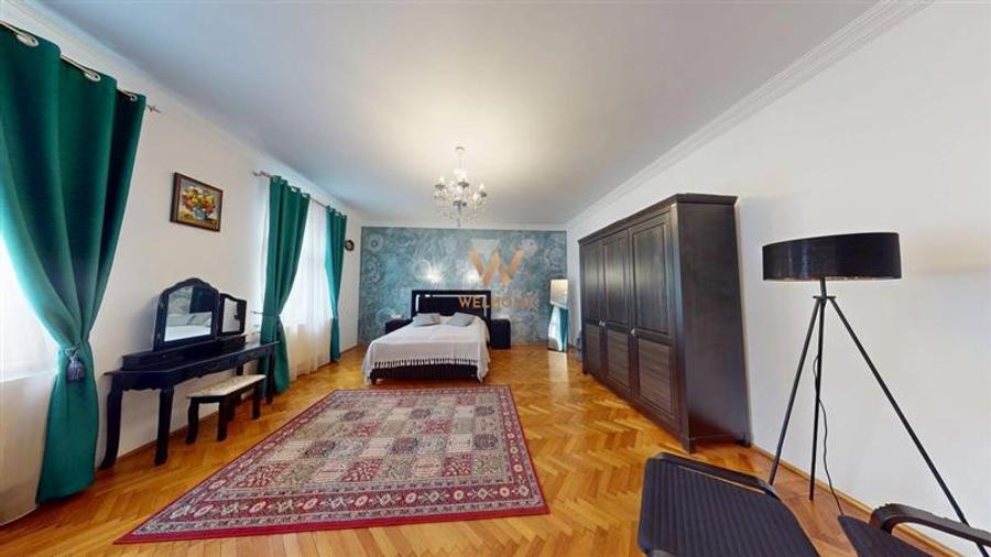 Apartament cu 3 camere semidecomandat în Central
