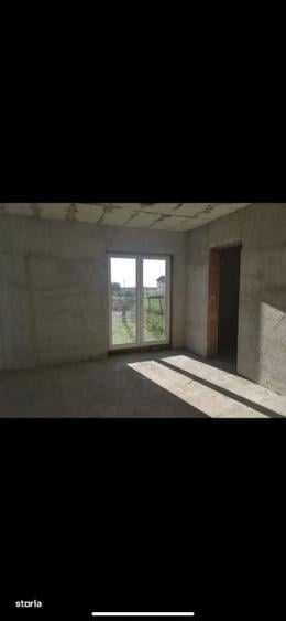 Casă cu 3 camere decomandat în Decebal