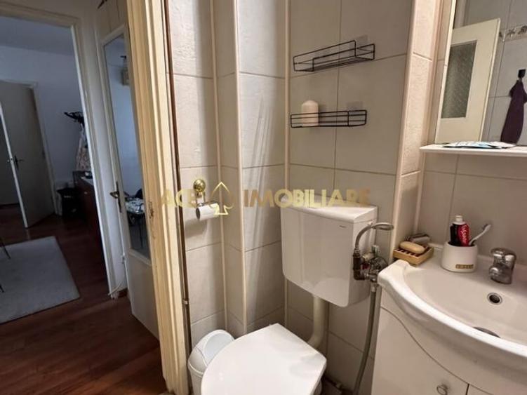 Apartament cu 2 camere decomandat, mobilat în Universitate