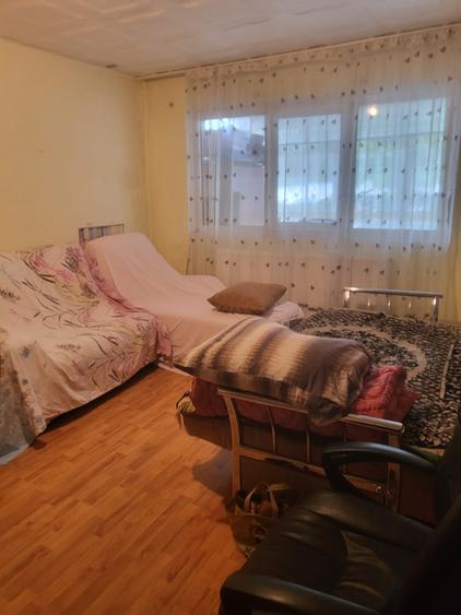 Apartament cu 3 camere decomandat în Sud
