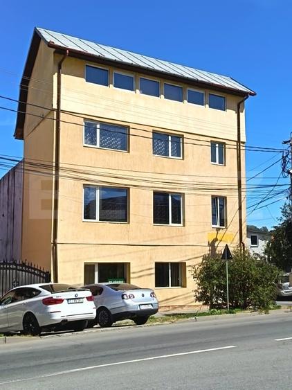 Casă individuală cu 5 camere cu Canalizare în Central