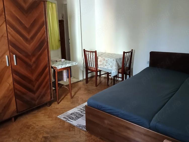 Garsonieră decomandată în Confecții