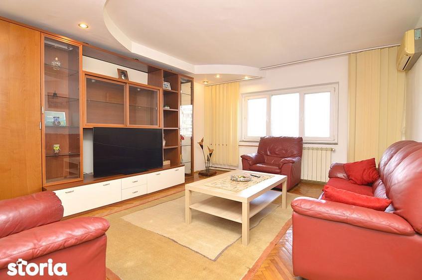 Apartament cu 3 camere decomandat, mobilat în Nerva Traian