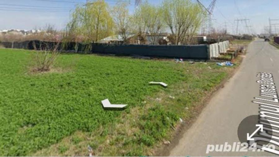 Teren de 2500 mp, în Est