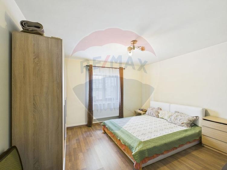 Casă cu 5 camere cu Teren 343 Mp în Central