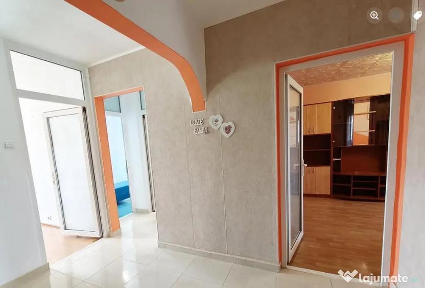 Apartament cu 3 camere decomandat în Triaj