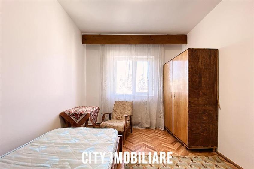 Apartament cu 4 camere decomandat în Semicentral