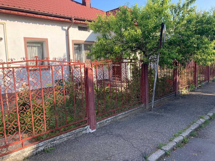 Casă cu 4 camere cu Teren 357 Mp în Central