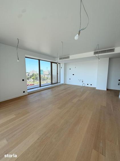 Apartament cu 4 camere decomandat în Pipera