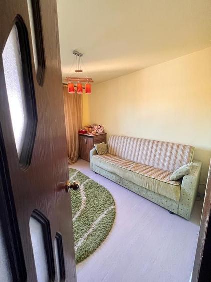 Apartament cu 3 camere decomandat în Drăgășani