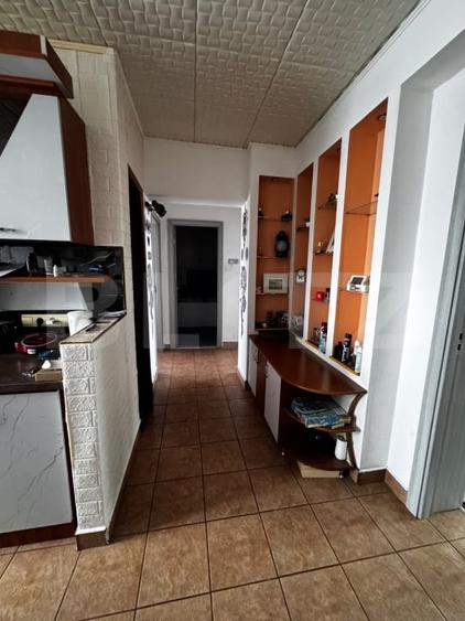 Apartament cu 4 camere decomandat, mobilat în Sud-Est