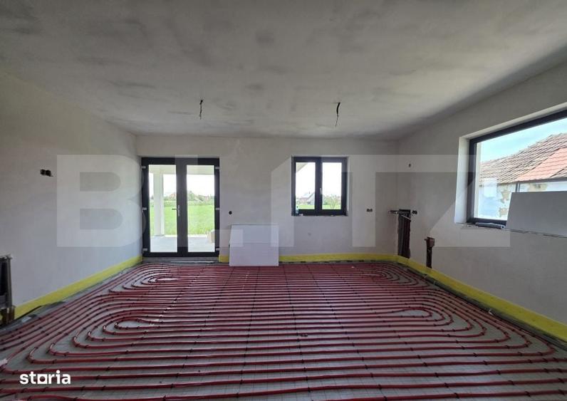 Casă cu 4 camere cu Teren 800 Mp în Amați
