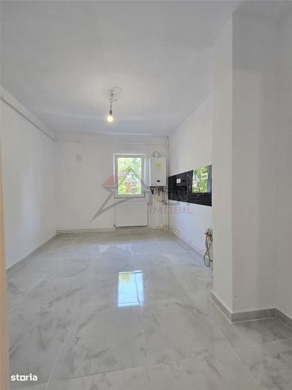Apartament cu 4 camere decomandat în Dacia