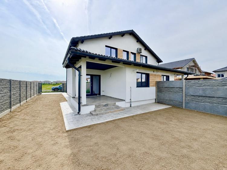 Duplex cu 4 camere cu Canalizare în Moșnița Nouă