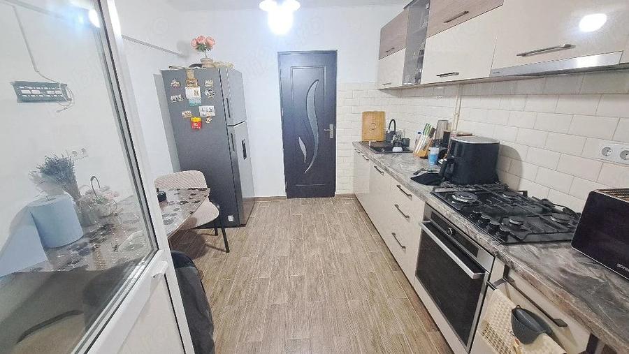 Apartament cu 3 camere decomandat în Central