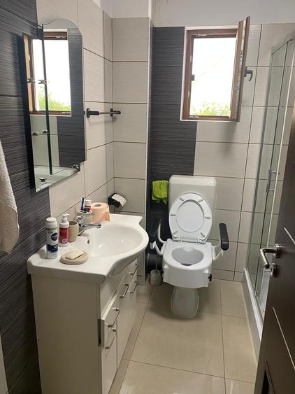 Apartament cu 3 camere decomandat, mobilat în Central