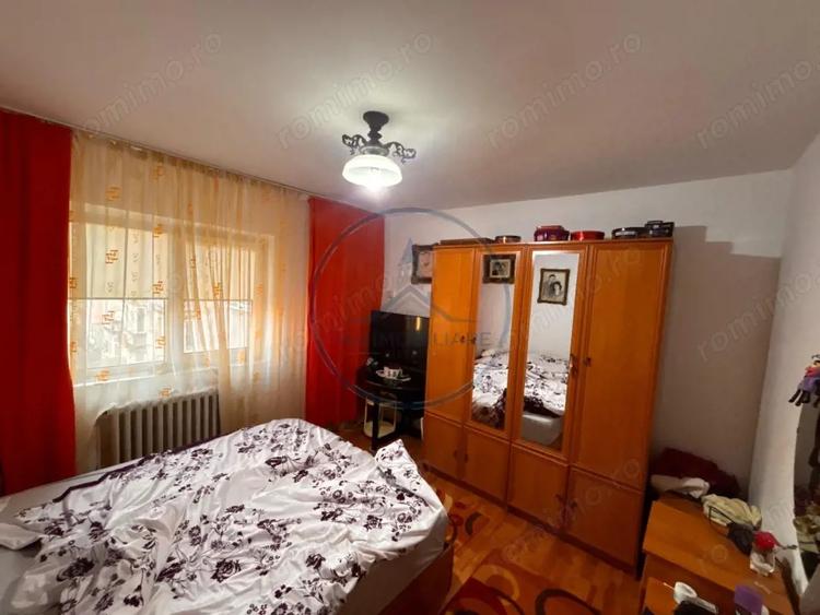 Apartament cu 4 camere decomandat, mobilat în Calea Moldovei