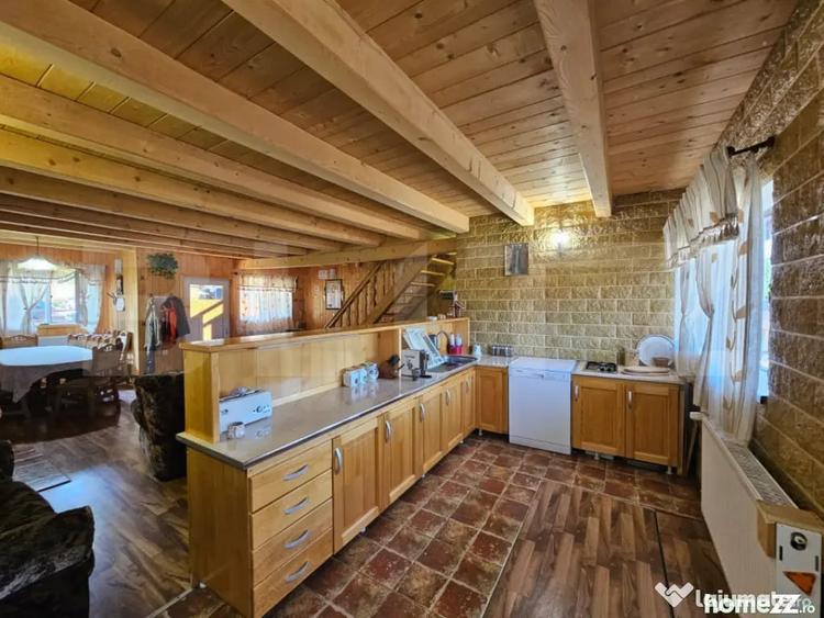 Casă cu 5 camere cu Teren 250 Mp în Tău