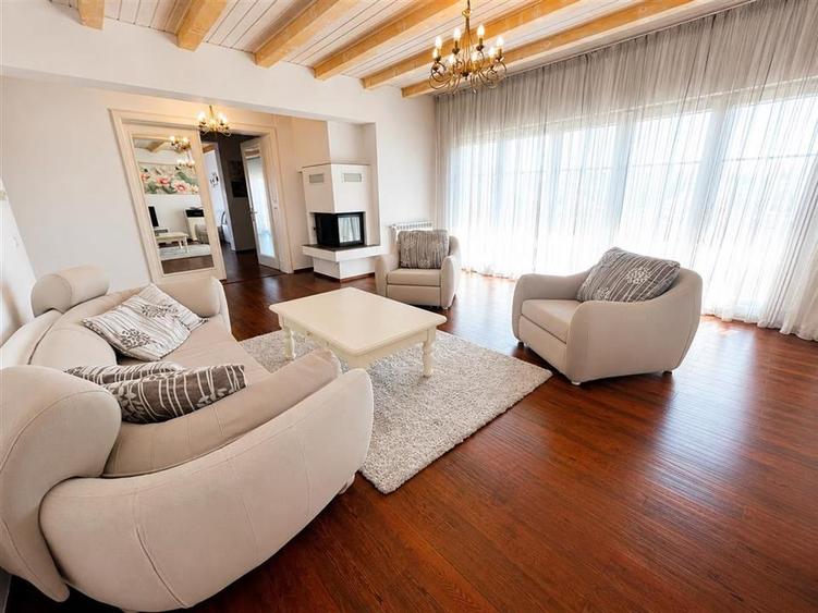 Apartament cu 3 camere decomandat, mobilat în Calea Dumbrăvii