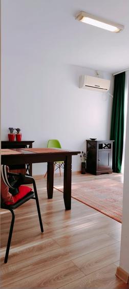 Apartament cu 3 camere decomandat în Moșilor