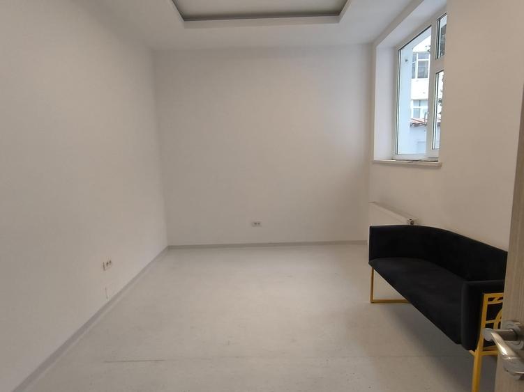 Birou, de 91.930000305176 mp, în Capitol