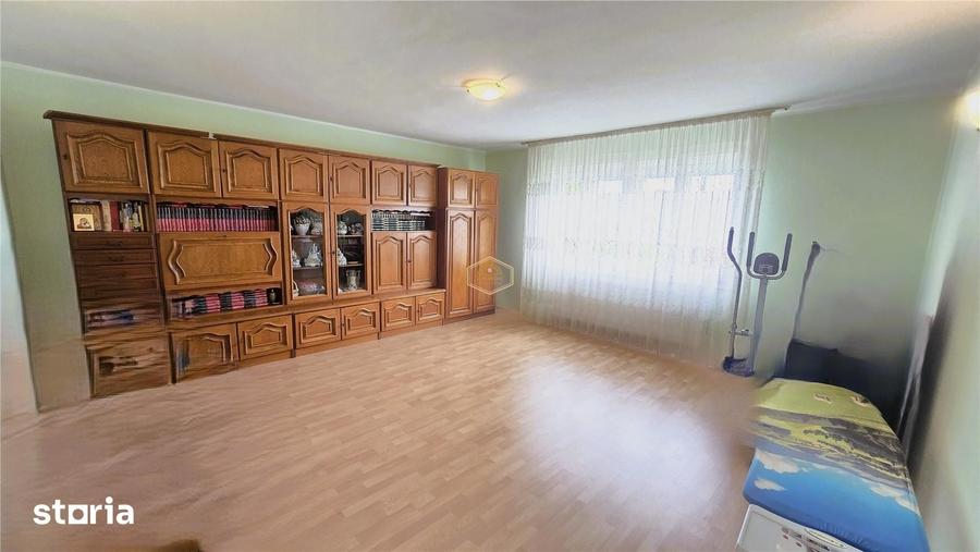 Casă cu 7 camere cu Teren 1384 Mp în Micro 17