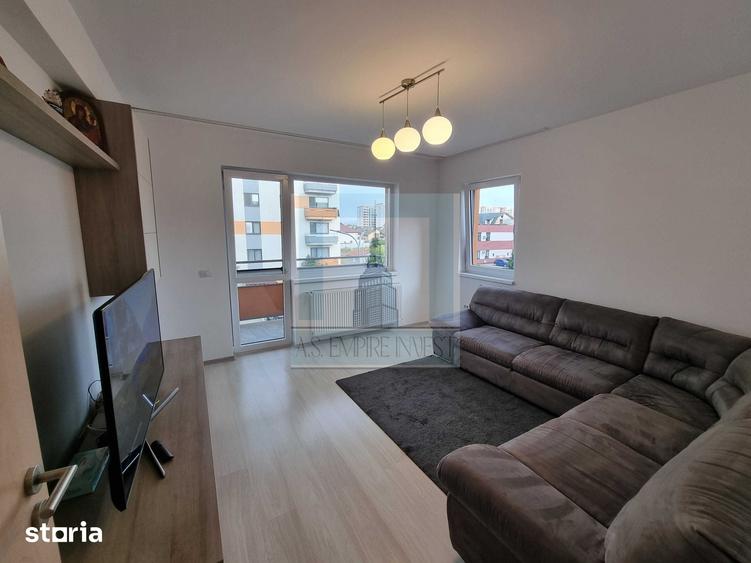 Apartament cu 3 camere decomandat în Tractorul