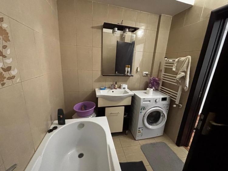 Apartament cu 3 camere decomandat, mobilat în Central