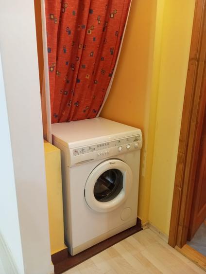Apartament cu 3 camere semidecomandat în Plopilor