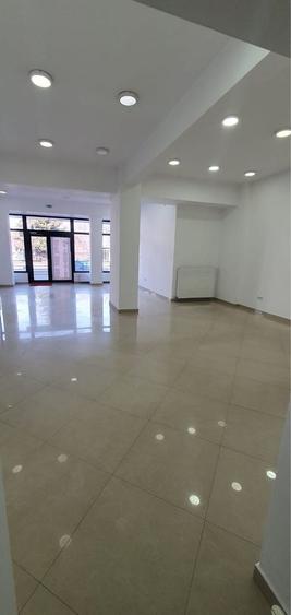 Spațiu comercial, de 100 mp, în Onești