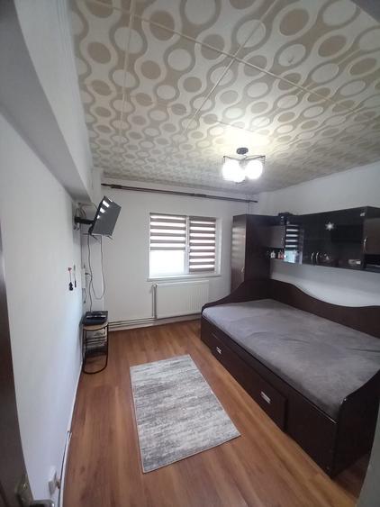 proprietar,vand apartament 2 camere,etaj 1 - 4
