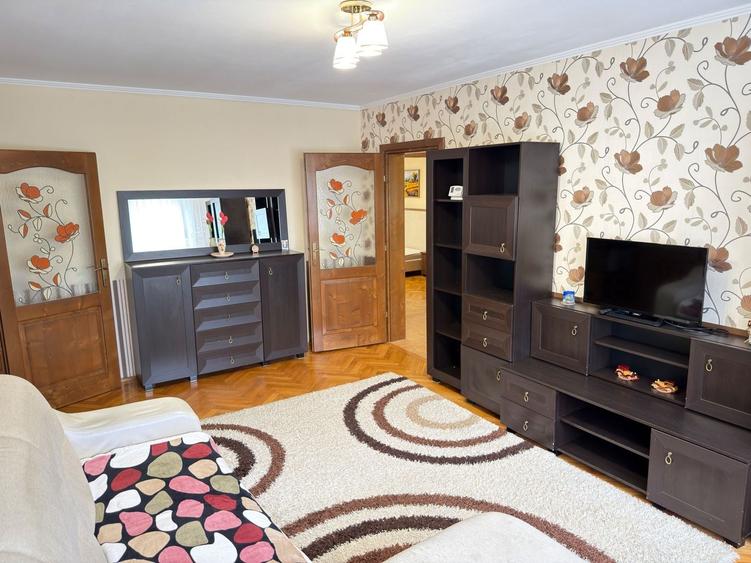 Apartament cu 3 camere decomandat, mobilat în Circumvalațiunii