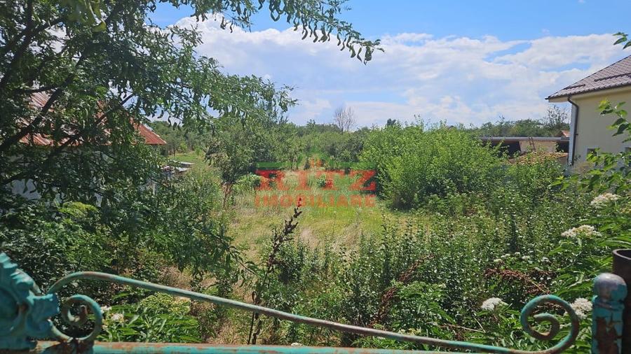 Teren de 2100 mp, în Central