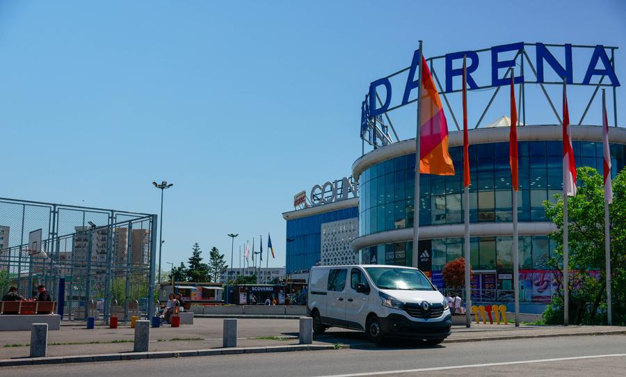 Apartament cu 3 camere decomandat în Metalurgiei