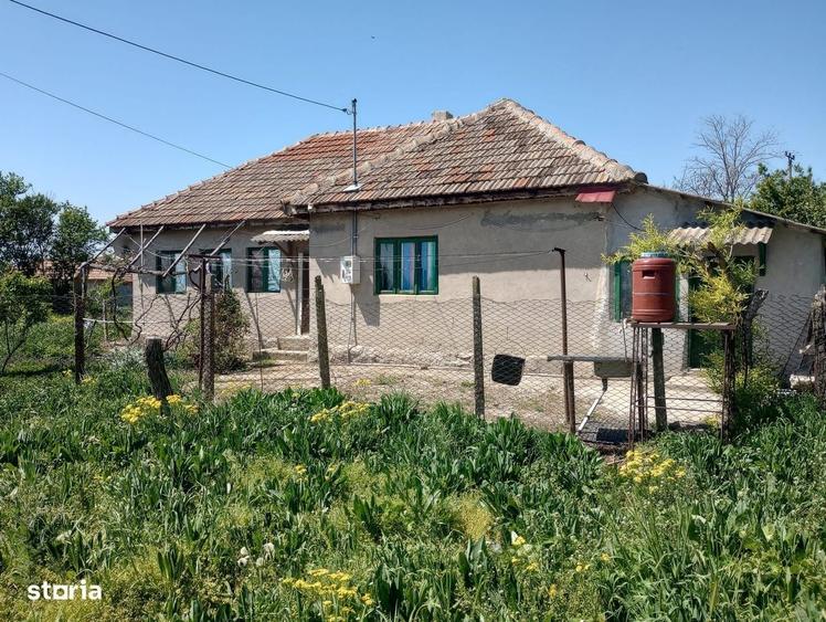 Casă cu 3 camere în Cotu Ciorii