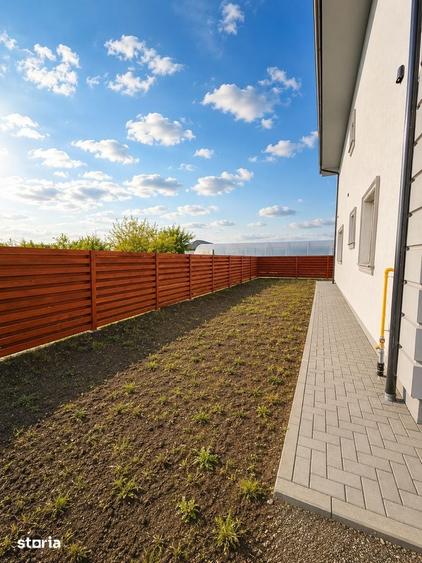 Casă cu 9 camere cu Teren 476 Mp în Jucu