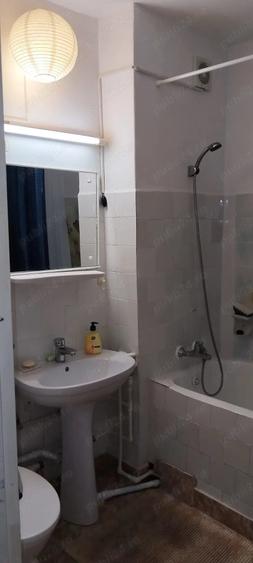 Apartament cu 2 camere semidecomandat în Cuza Vodă