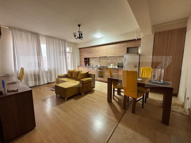 Apartament cu 3 camere semidecomandat, mobilat în Florești