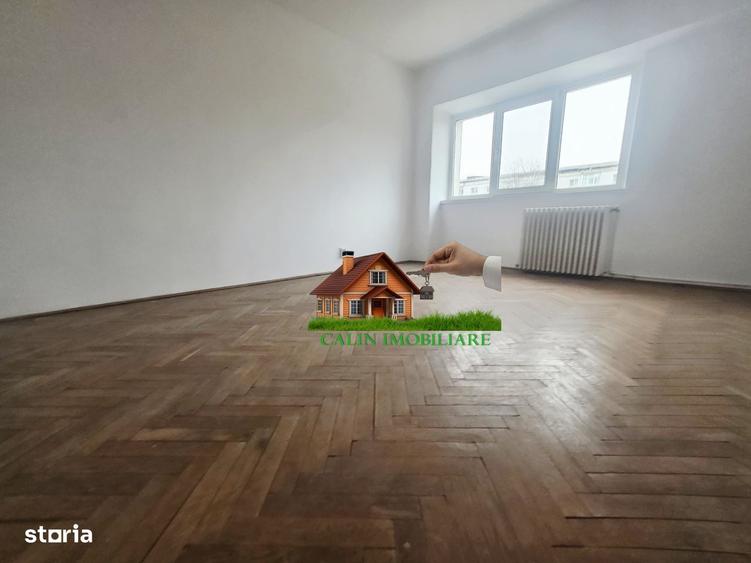 Apartament cu 4 camere decomandat în Galata