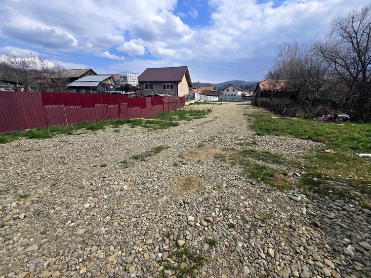 Teren de 2219 mp, în Hangani